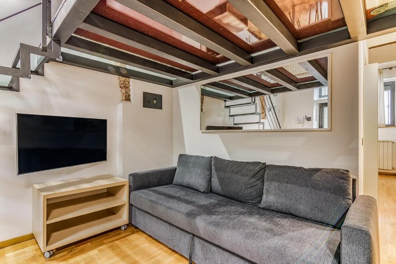 Ferrari Apartment Mediolan 0*,